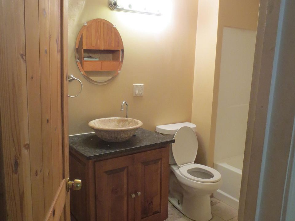 2nd image of 3901 Beaumont St #C