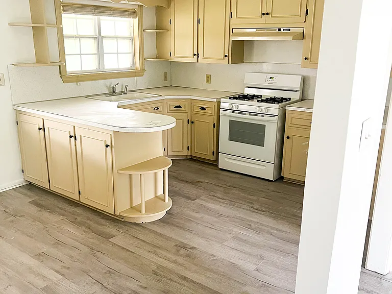 209 N Franklin St — Photo 3