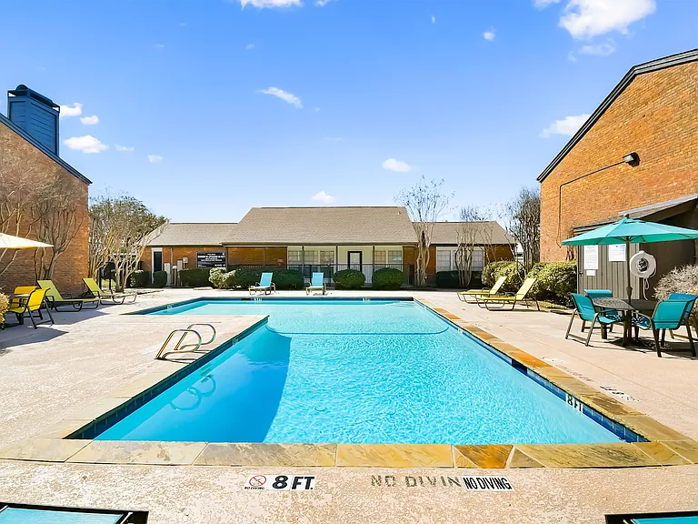 Davenport Apartments — Photo 33