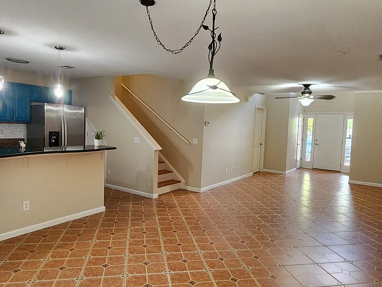 355 Gardners Cir — Photo 3