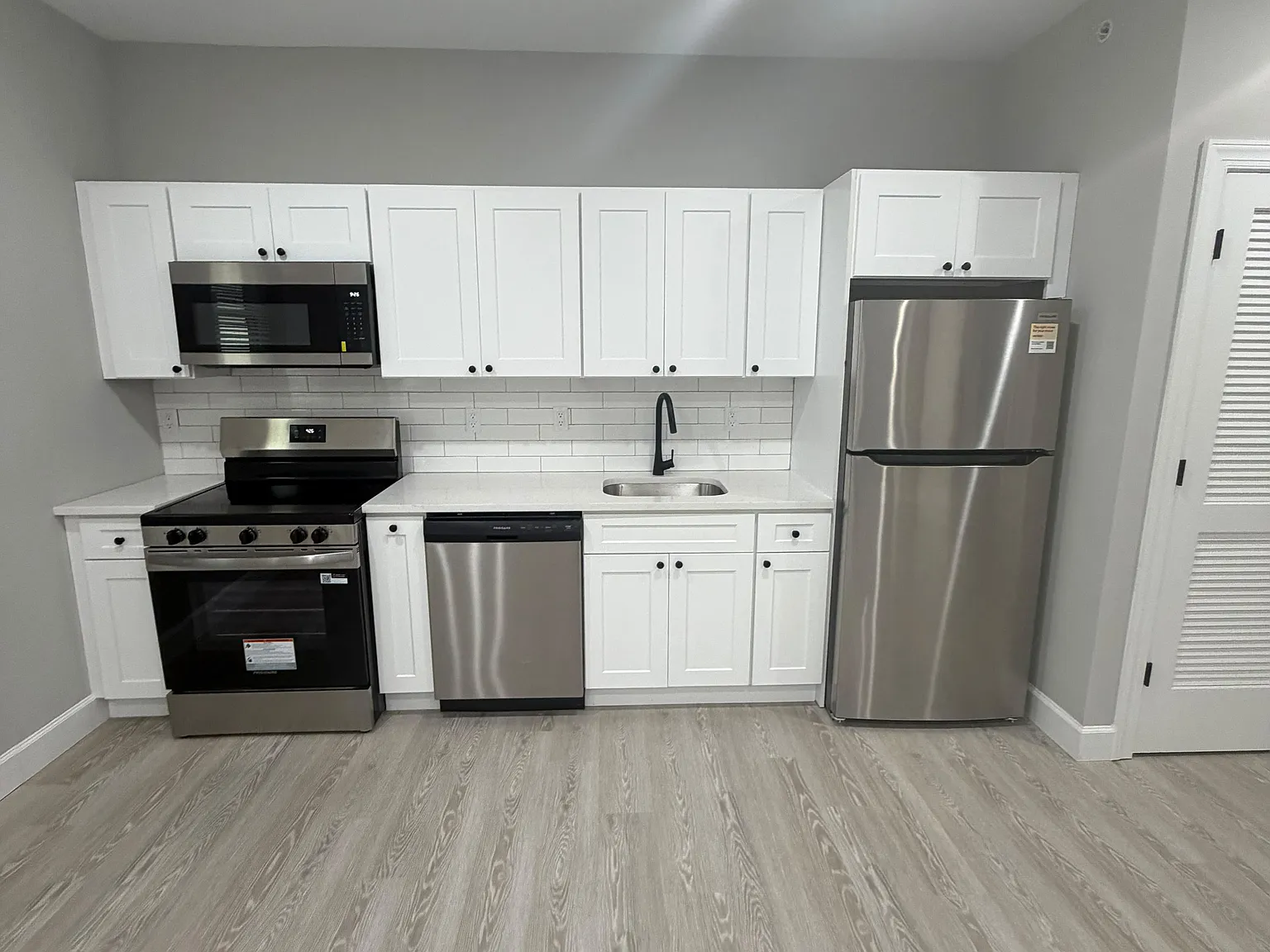 1 bed, $1,672 — Photo 2