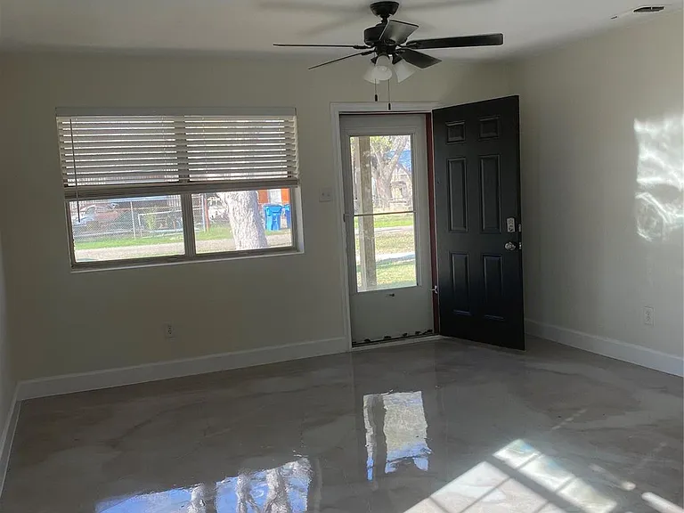 805 Laurel St — Photo 3