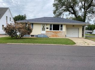 1425 S 7th St, Pekin, IL 61554