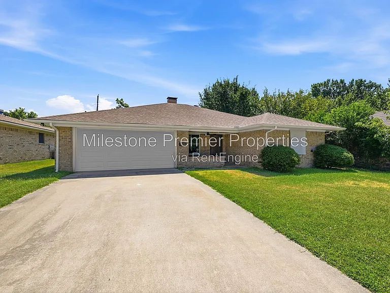 1908 Paula Dr — Photo 2