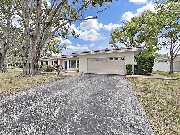 2nd image of 1701 Laurie Ln