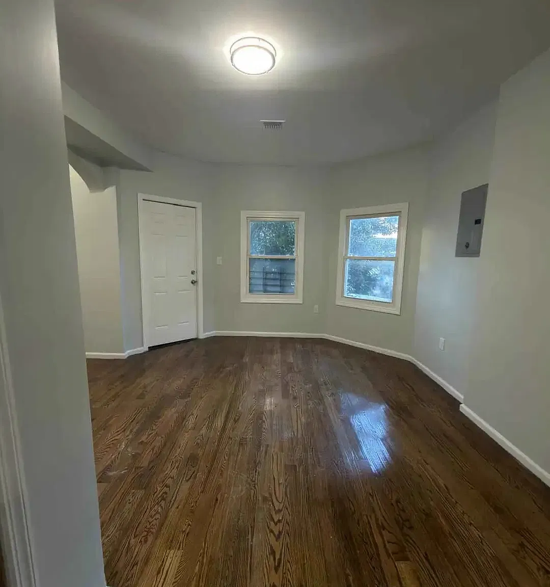 3 bed, 9999 sqft, $2,000 — Photo 2