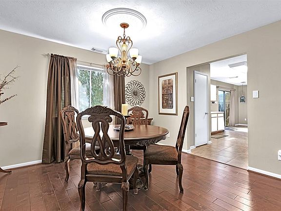 5th image of 18135 Gravenhurst Ln