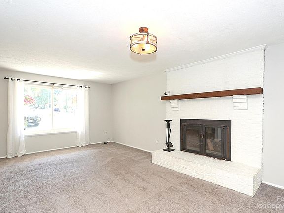 3rd image of 7961 Monfreya Ct