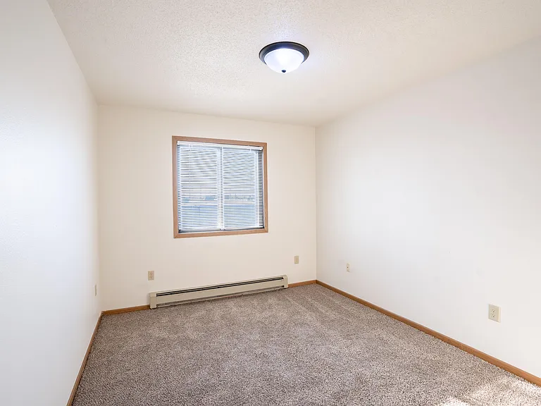 Fargo, ND Fieldstone Apartments | 21A | Bedroom