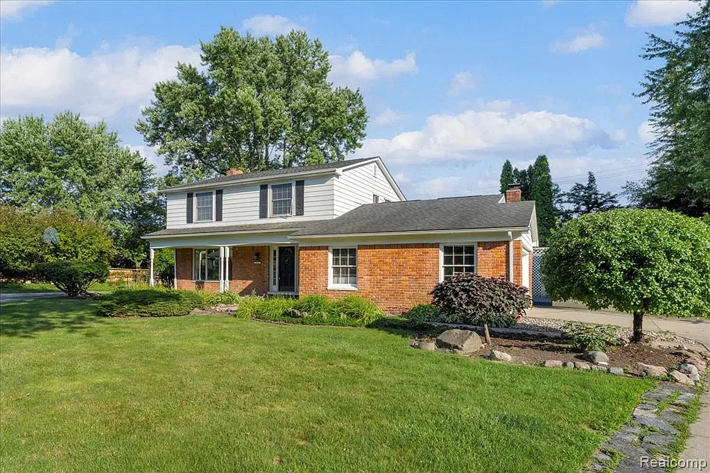 4 bed, 2.5 bath, 3624 sqft, $3,350 — Photo 3