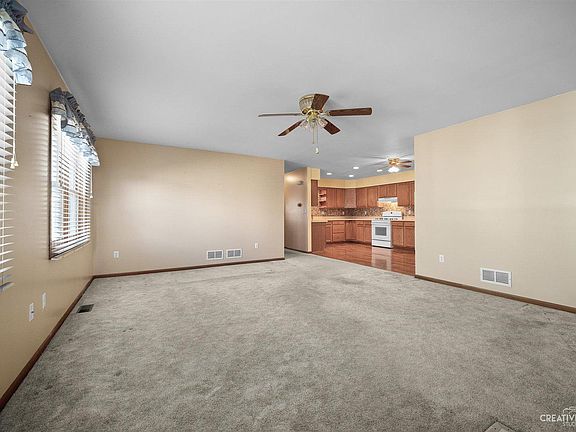 3rd image of 51 S Walnut Dr