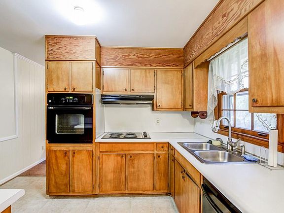 4th image of 895 Belle Glade Dr