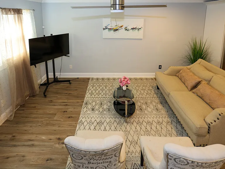 1809 Vesta Ave #1 — Photo 6