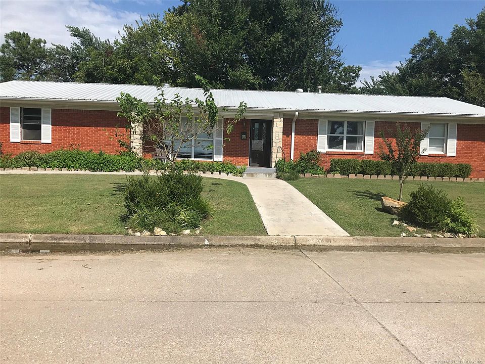 1st image of 940 N Linda Ave