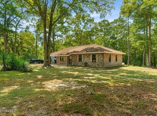 92 Brewer Ln, Poplarville, MS 39470