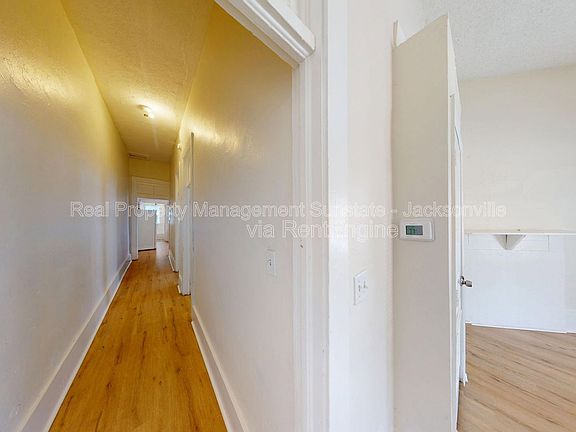 4th image of 2324 Moncrief Rd