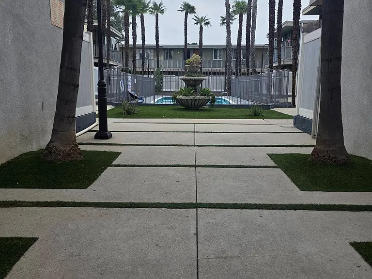 5725 Reseda Blvd — Photo 2