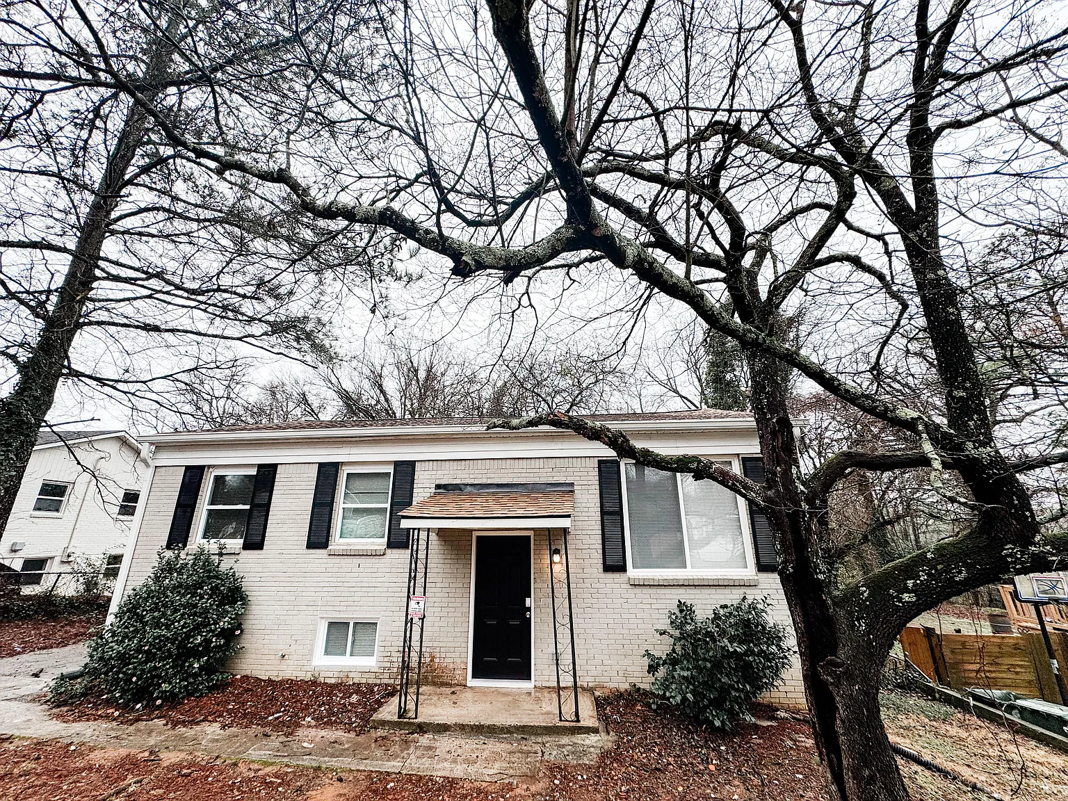 4 bed, 3.0 bath, 2000 sqft, $715 — Photo 3