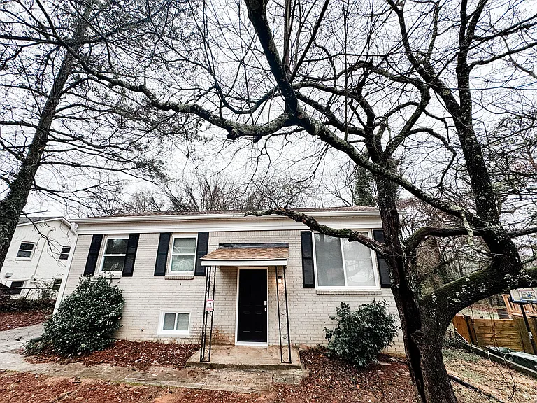 Grange Dr SE — Photo 2