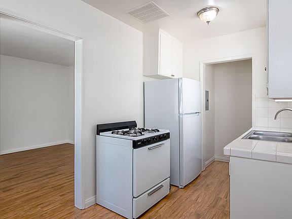 5th image of 650 W Wilson Ave APT G