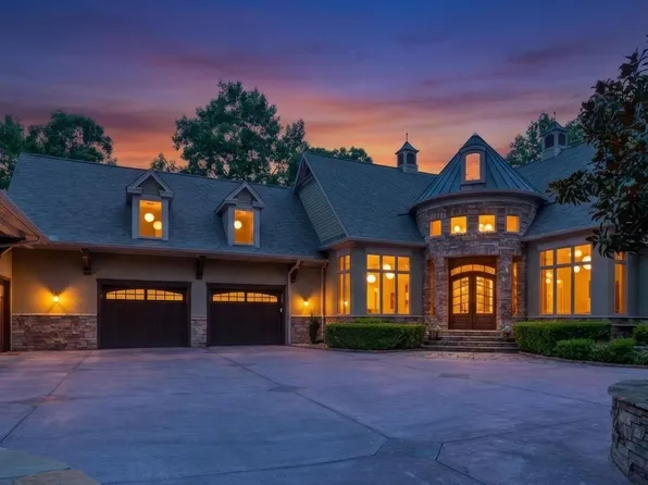 505 Woodlake Way, Travelers Rest, SC 29690