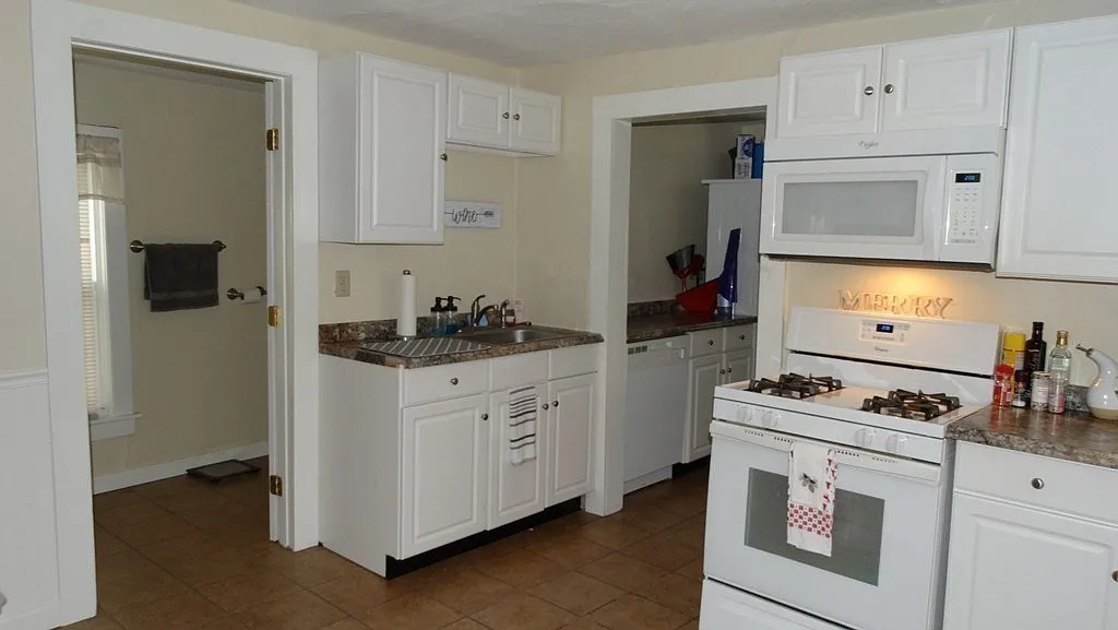 1 bed, 1.0 bath, 800 sqft, $1,800 — Photo 3