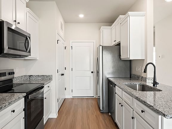 This kitchen comes with granite countertops