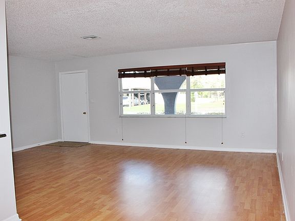 5th image of 132 Eventide Ave