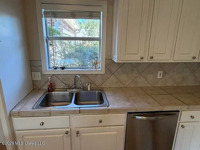 3 bed, 2.0 bath, 1672 sqft, $2,000 — Photo 4