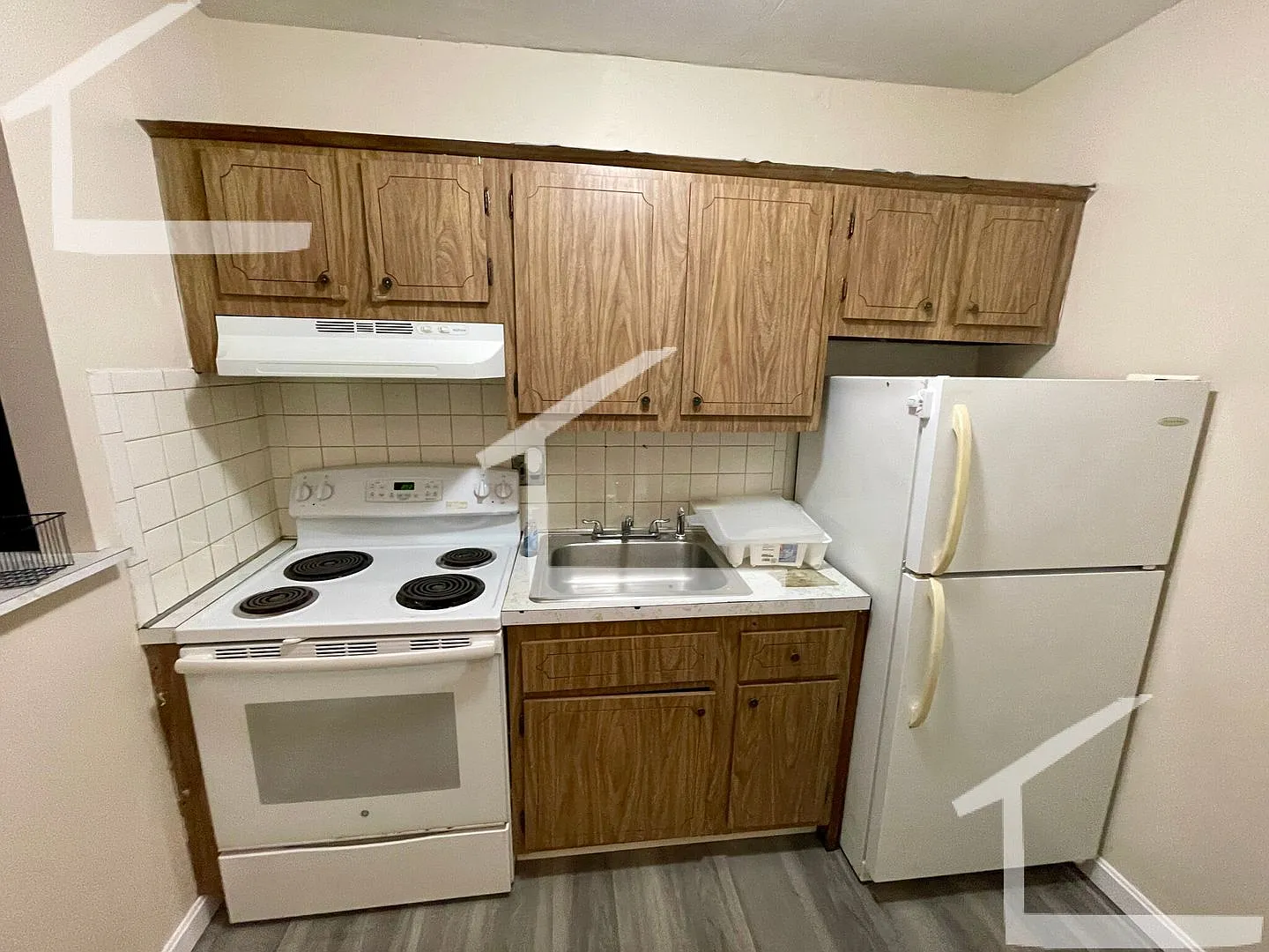 Well Lit 2 bed — Photo 4