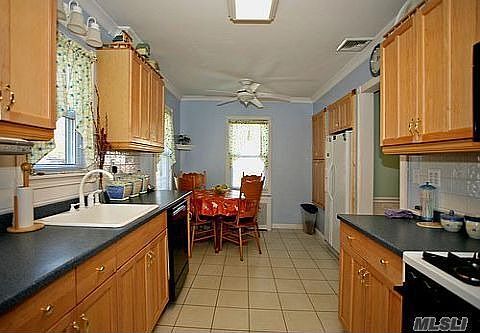 3rd image of 1059 Rosegold St