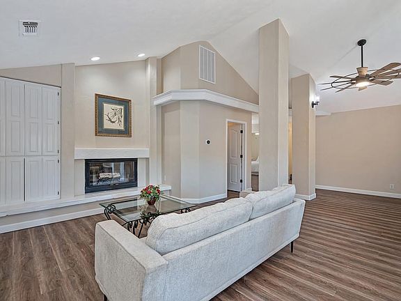 3rd image of 14960 Lago Dr