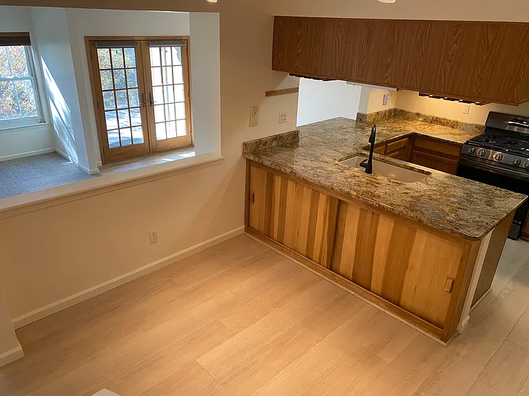 505 Oppenheimer Dr — Photo 6
