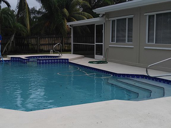 Salt system pool w/ heated spa
