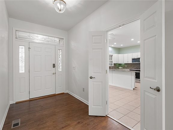 3rd image of 24 Anchorage Ln