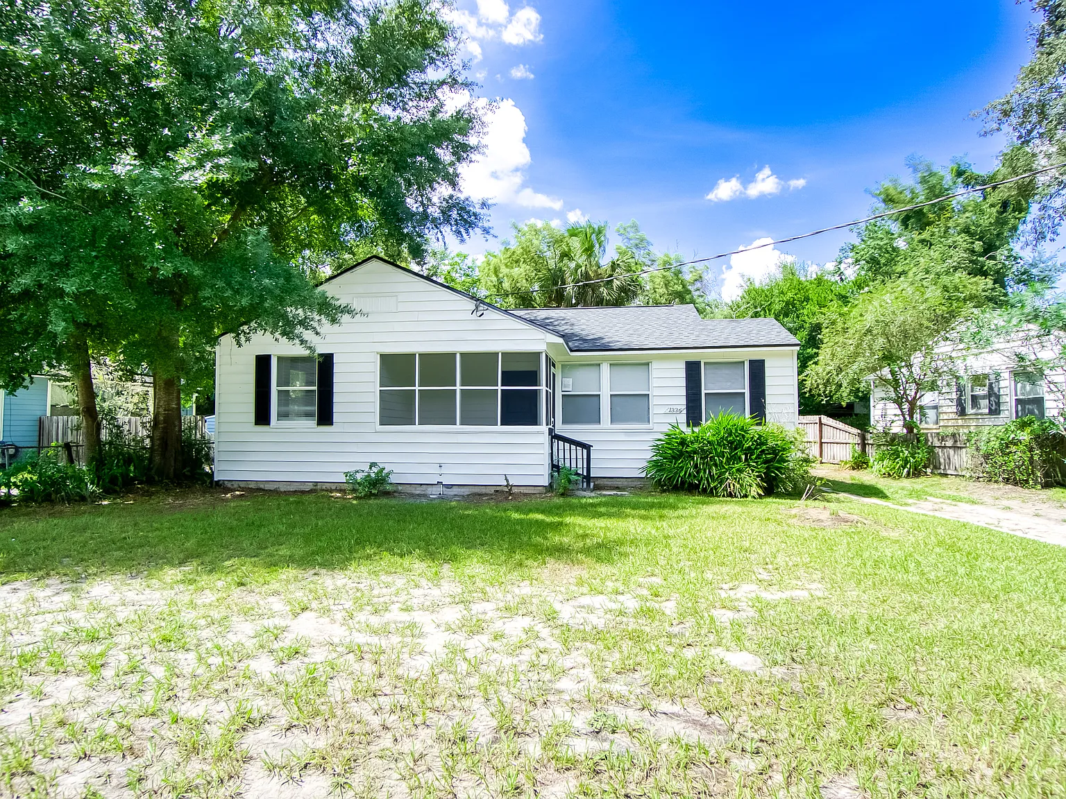 3 bed, 937 sqft, $2,200 — Photo 1