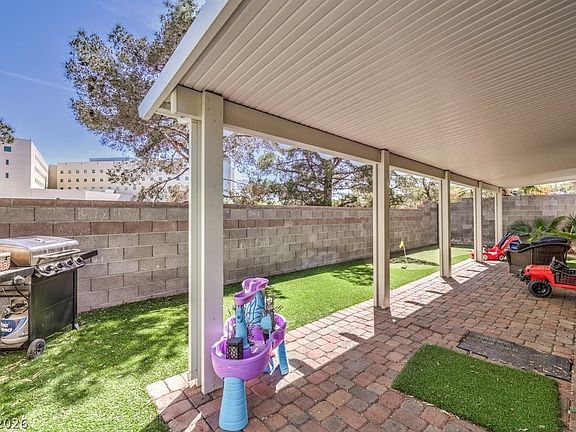 4th image of 816 Coliseum Ln