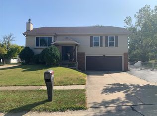 2282 Farnham Ln, Florissant, MO 63033