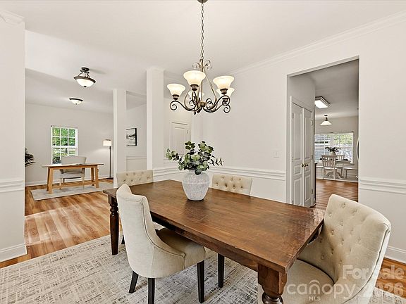 4th image of 10507 Glenmeade Rd
