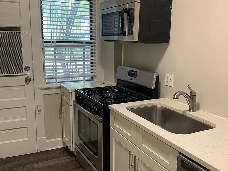 4111-4113 Walnut St — Photo 8