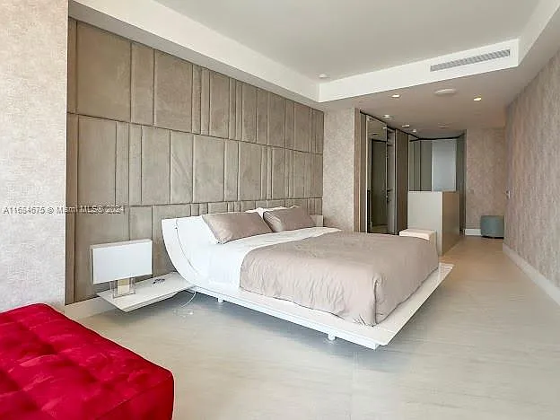 18555 Collins Ave #5203 — Photo 5