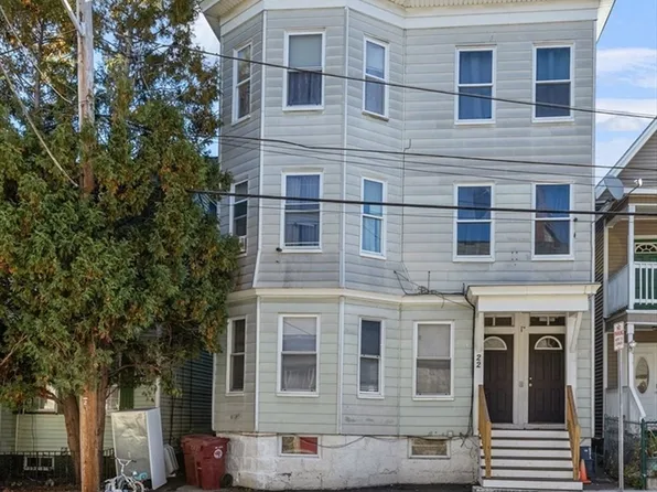 22-24 Linden St, Lowell, MA 01852