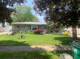 50149 Spruce Dr, Chesterfield, MI 48047