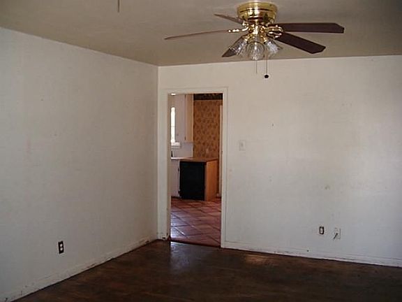 2nd image of 909 Green St