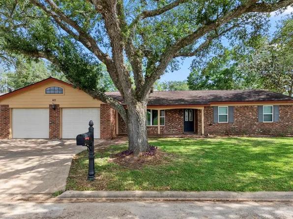 611 Dan Street, East Bernard, TX 77435