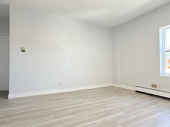 4th image of 581 Pierre Ave #7