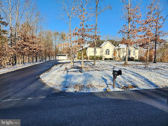 4th image of 275 Thomas Dr