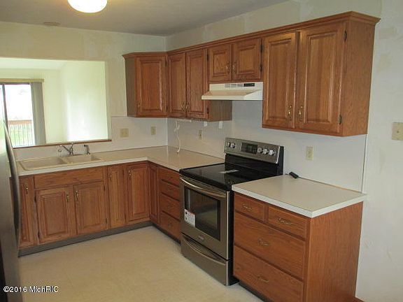 4th image of 896 Creekridge Dr