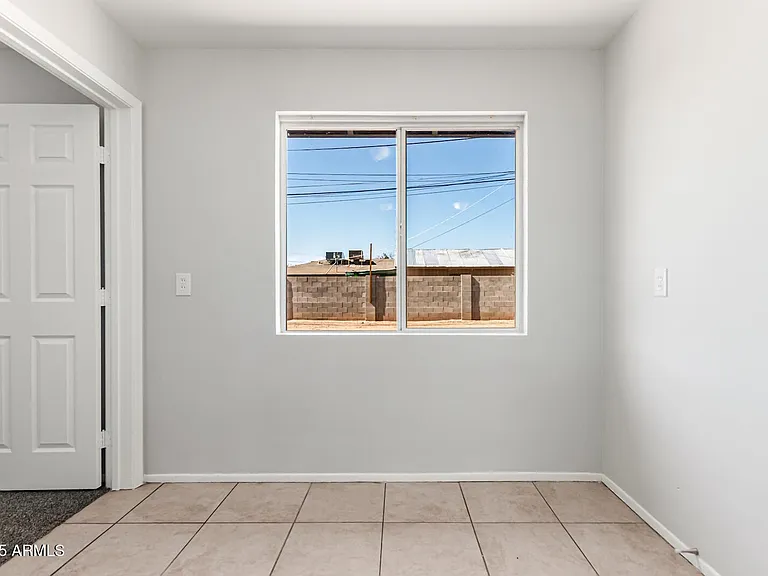 1238 E Vine Ave — Photo 6