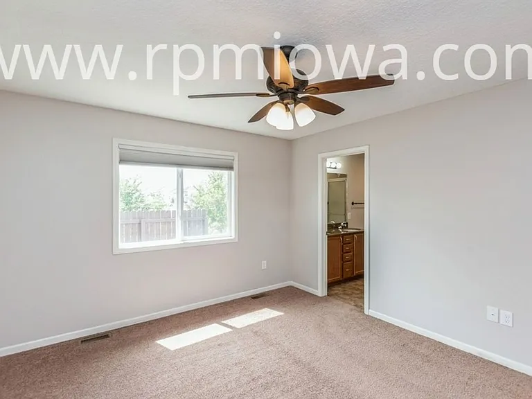 5016 NE Innsbruck Dr — Photo 8